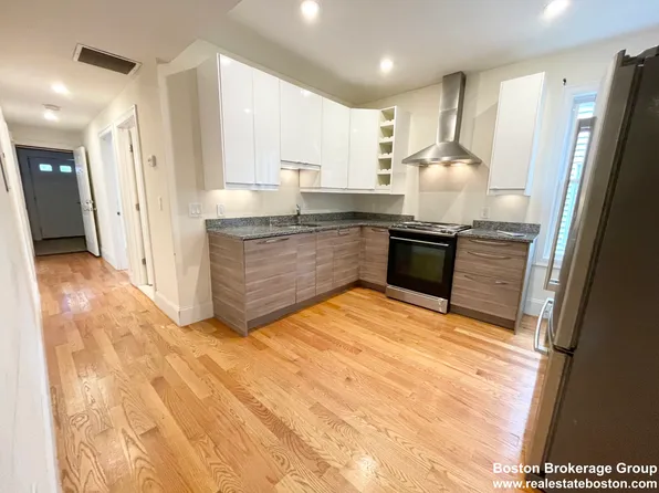 31 Edison Grn #1, Boston, MA 02125