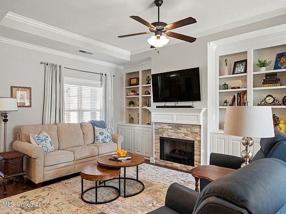 5th image of 4389 Vineyard Dr W