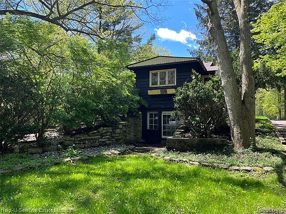 2nd image of 5058 Lakeshore Rd