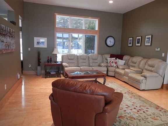 4th image of 721 Arbutus Dr