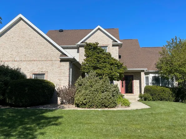 2505 Crooked Creek Rd, Bloomington, IL 61705