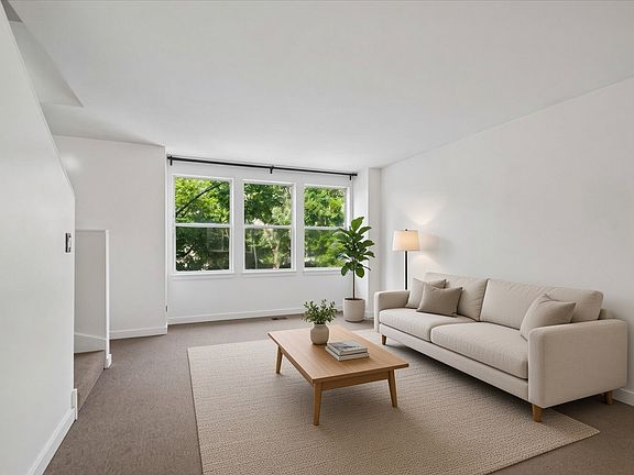 4th image of 1007 E 61st St