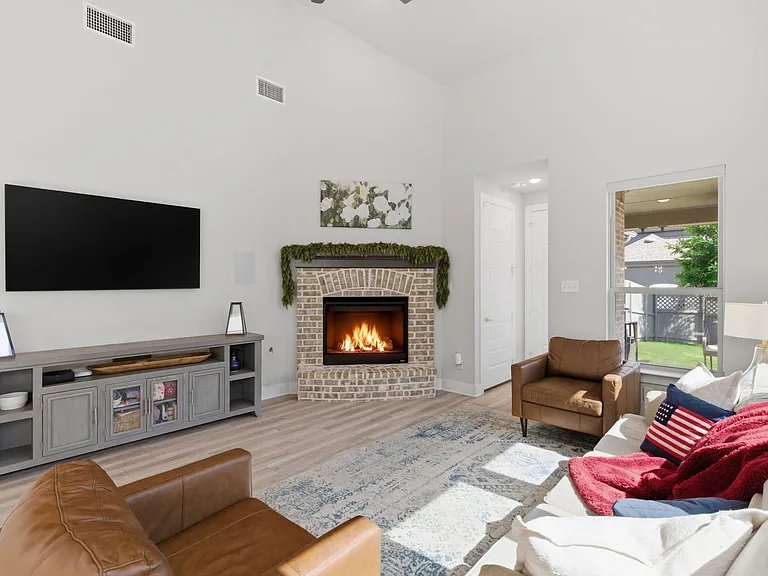 2225 Elm Pl — Photo 8