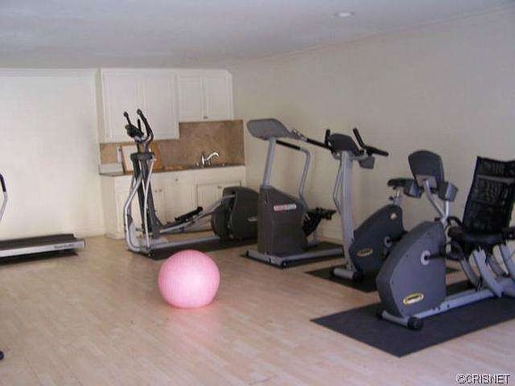5th image of 7035 Woodley Ave Unit 206