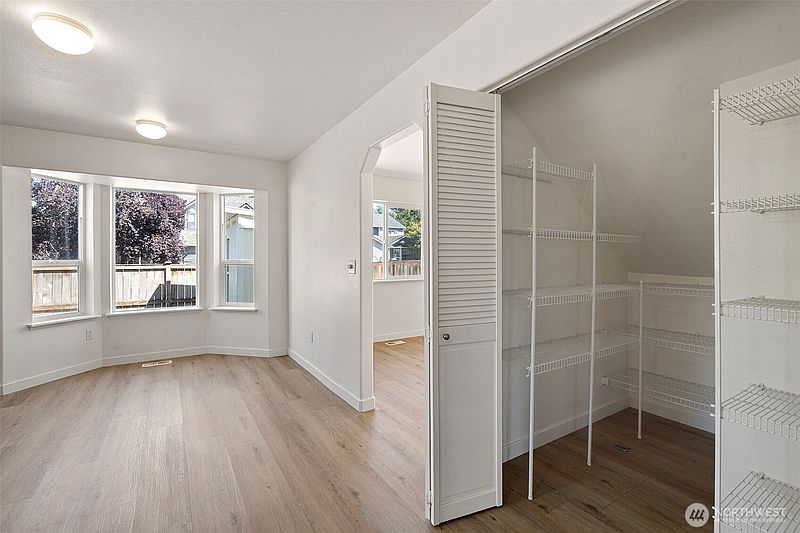 5th image of 7919 195th Street E