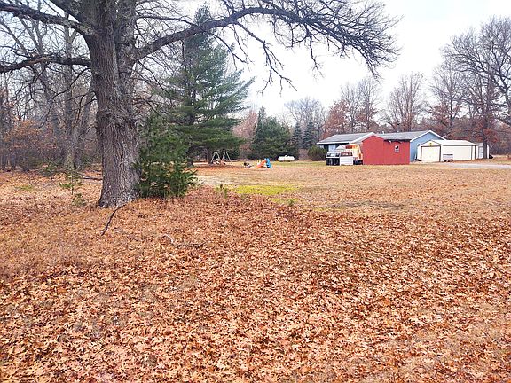 4th image of Iroquois Dr
