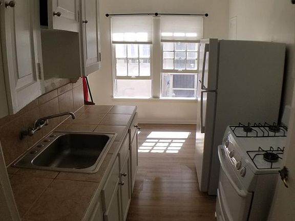3rd image of 140 S Camden Dr APT 204