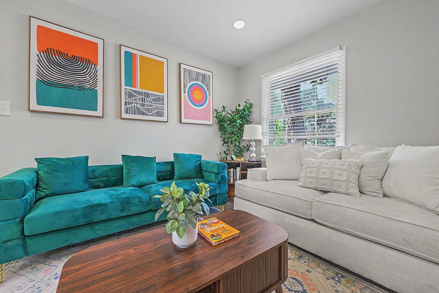 4 bed, 2.0 bath, 1291 sqft, $4,064 — Photo 3