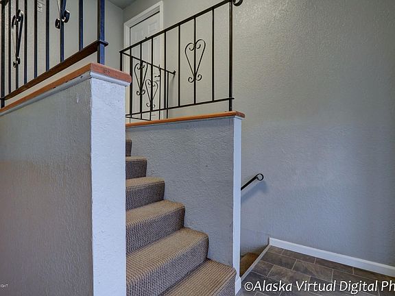 5th image of 16943 Hanson Dr