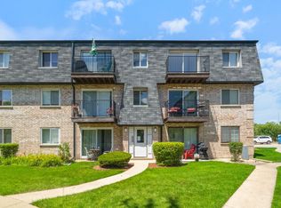 9452 Bay Colony Dr APT 3E, Des Plaines, IL 60016