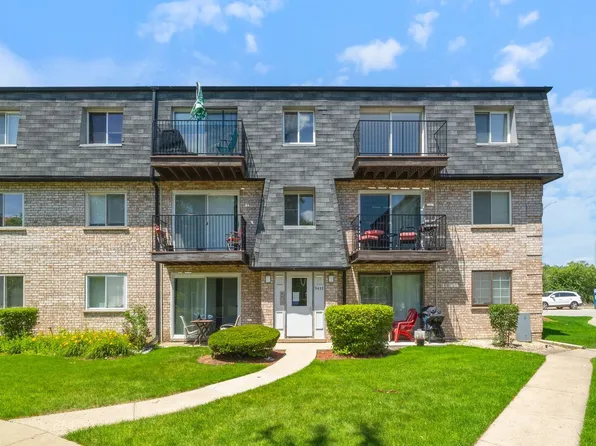 9452 Bay Colony Dr APT 3E, Des Plaines, IL 60016