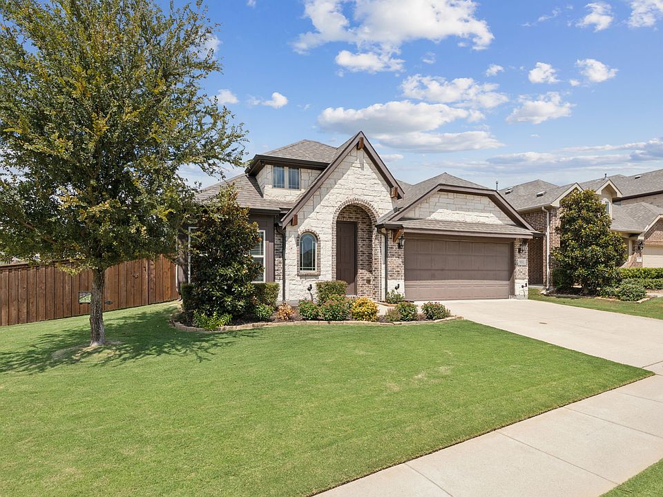 1st image of 901 Summer Ln