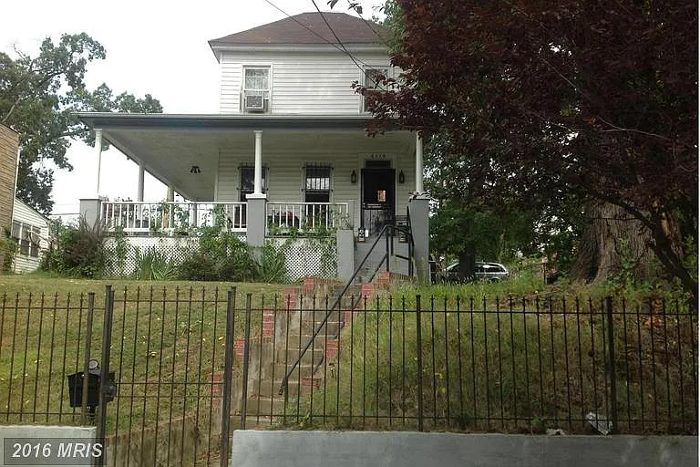 6110 Clay St NE photo 1