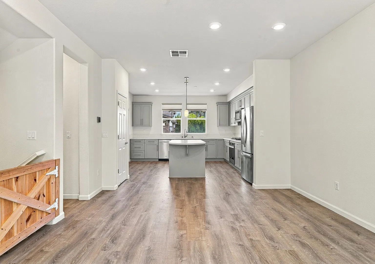 Modern & Spacious 4-Bedroom, 3.5-Bathroom Townhome in Hayward | Attached 2-Car Garage & Resort-St... — Photo 3