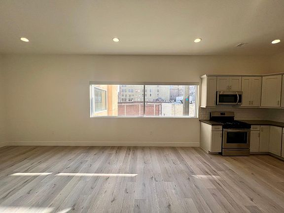 3rd image of 314 W 6th St #608