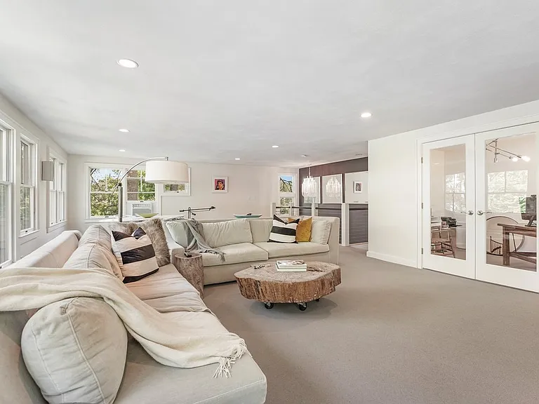 49 Beach Rd — Photo 28