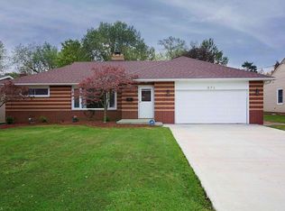 571 Meadowlane Dr, Richmond Heights, OH