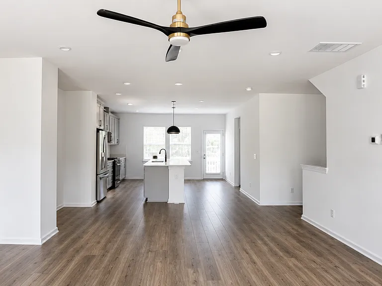 430 Rowe Way — Photo 7