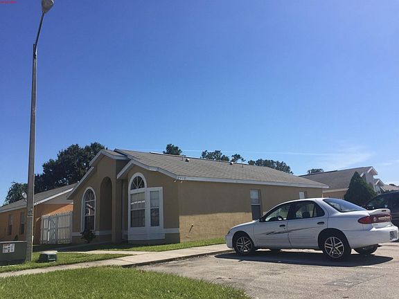 3rd image of 2418 Harbor Town Dr