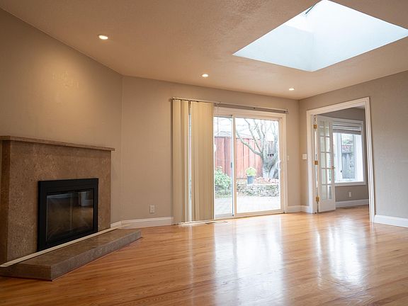 5th image of 975 Redmond Ave