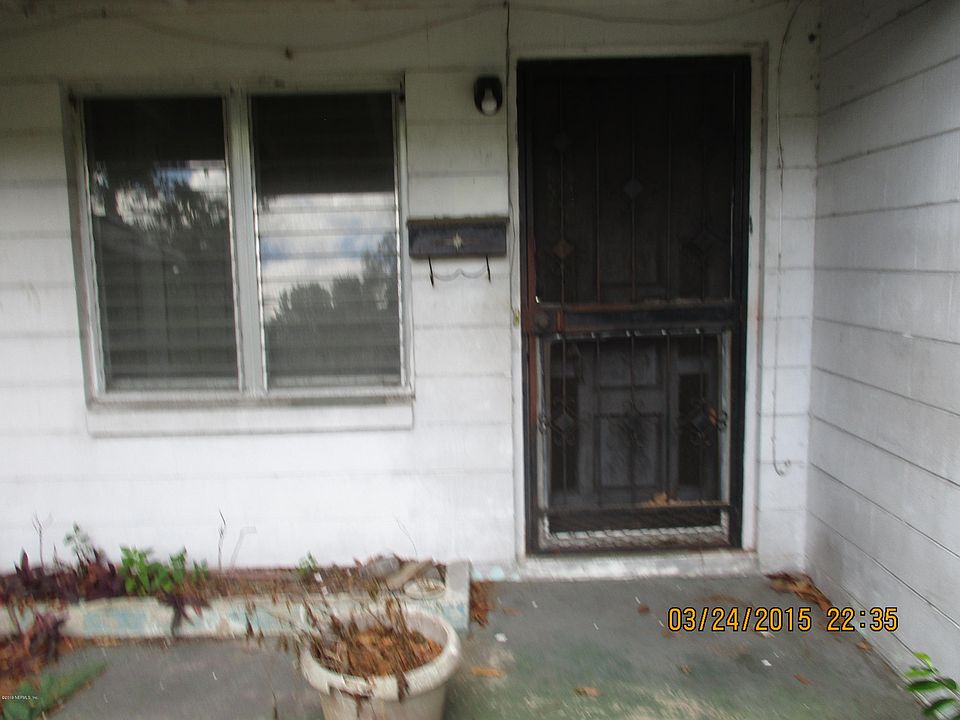 1st image of 329 W 61st St