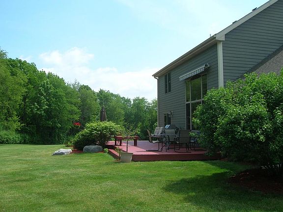 3rd image of W384N7439 Cottonwood Ct