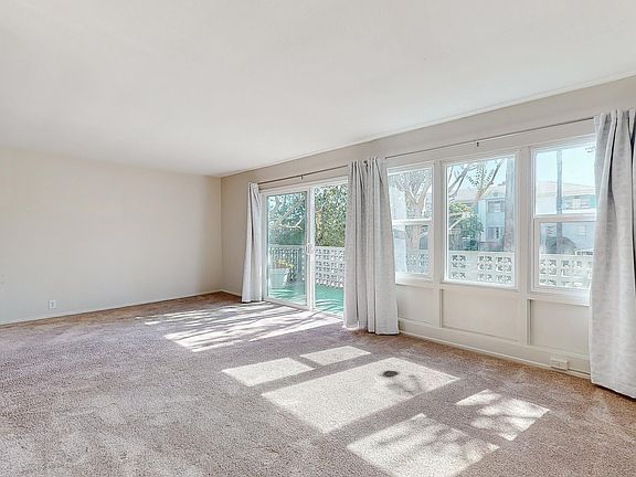 5th image of 1520 Spruce St APT 9