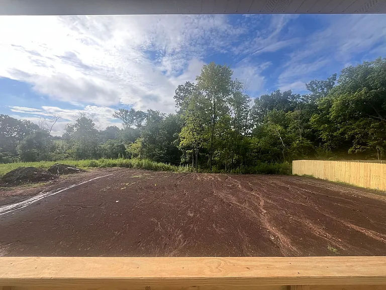 648 W Brook Hollow Rd — Photo 18