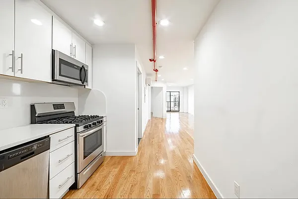 Rented by Bond New York | media 1