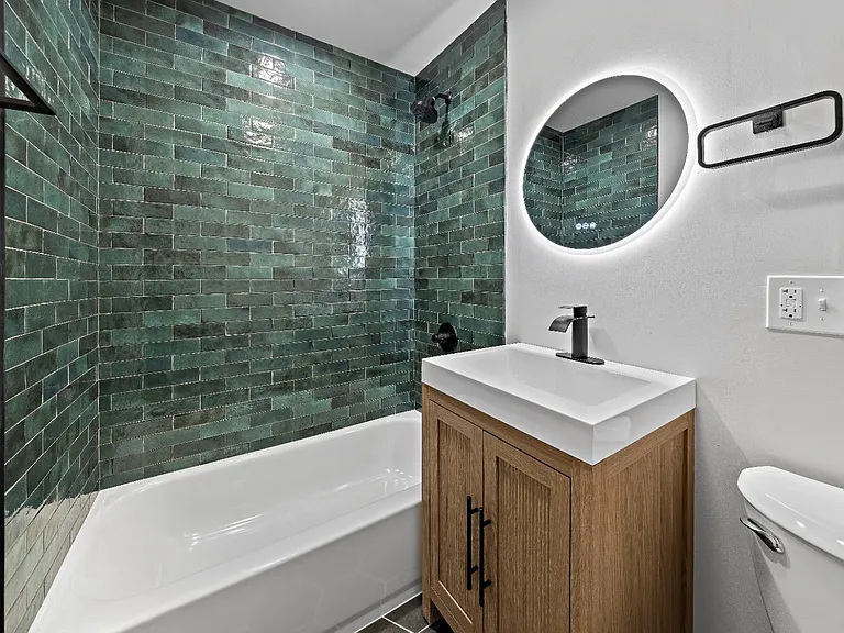 5616 N Washtenaw Ave #203 — Photo 6
