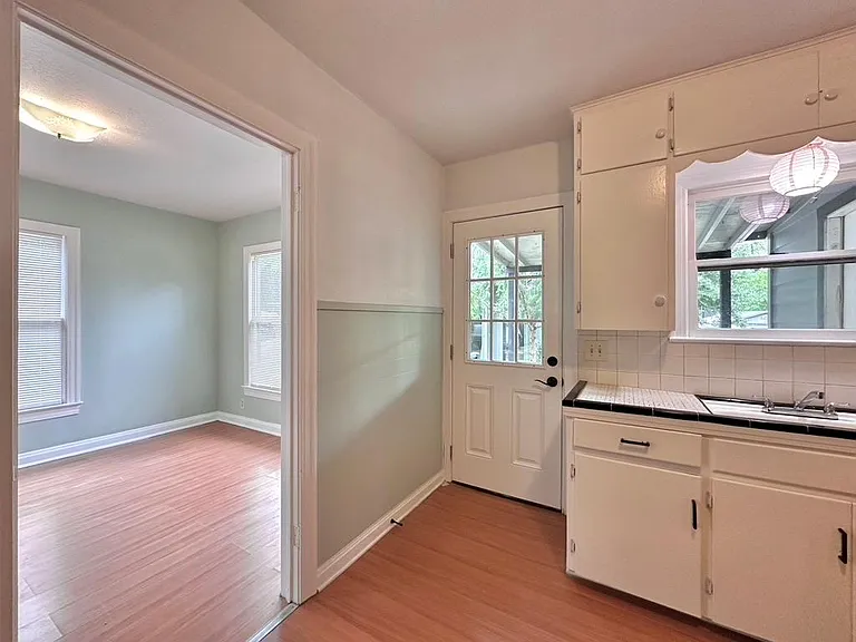 914 E 39th St #1 — Photo 24