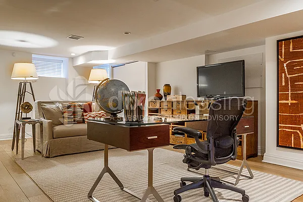 Rented by Dixon Advisory USA Inc. | media 14