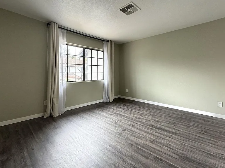 1013 W Linden St #11 — Photo 9