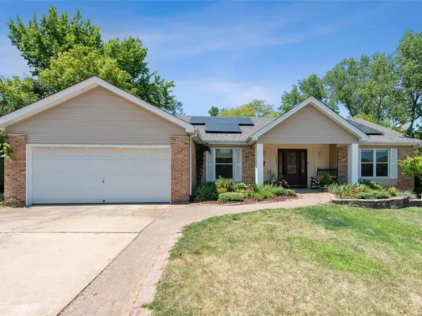 16541 Winter Leaf Dr, Ballwin, MO 63011