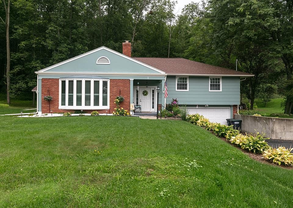 1st image of 7 Meadow Dr