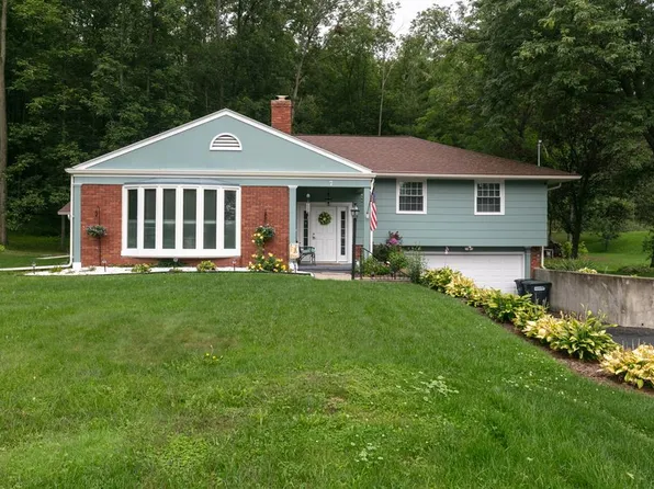 7 Meadow Dr, Big Flats, NY 14814