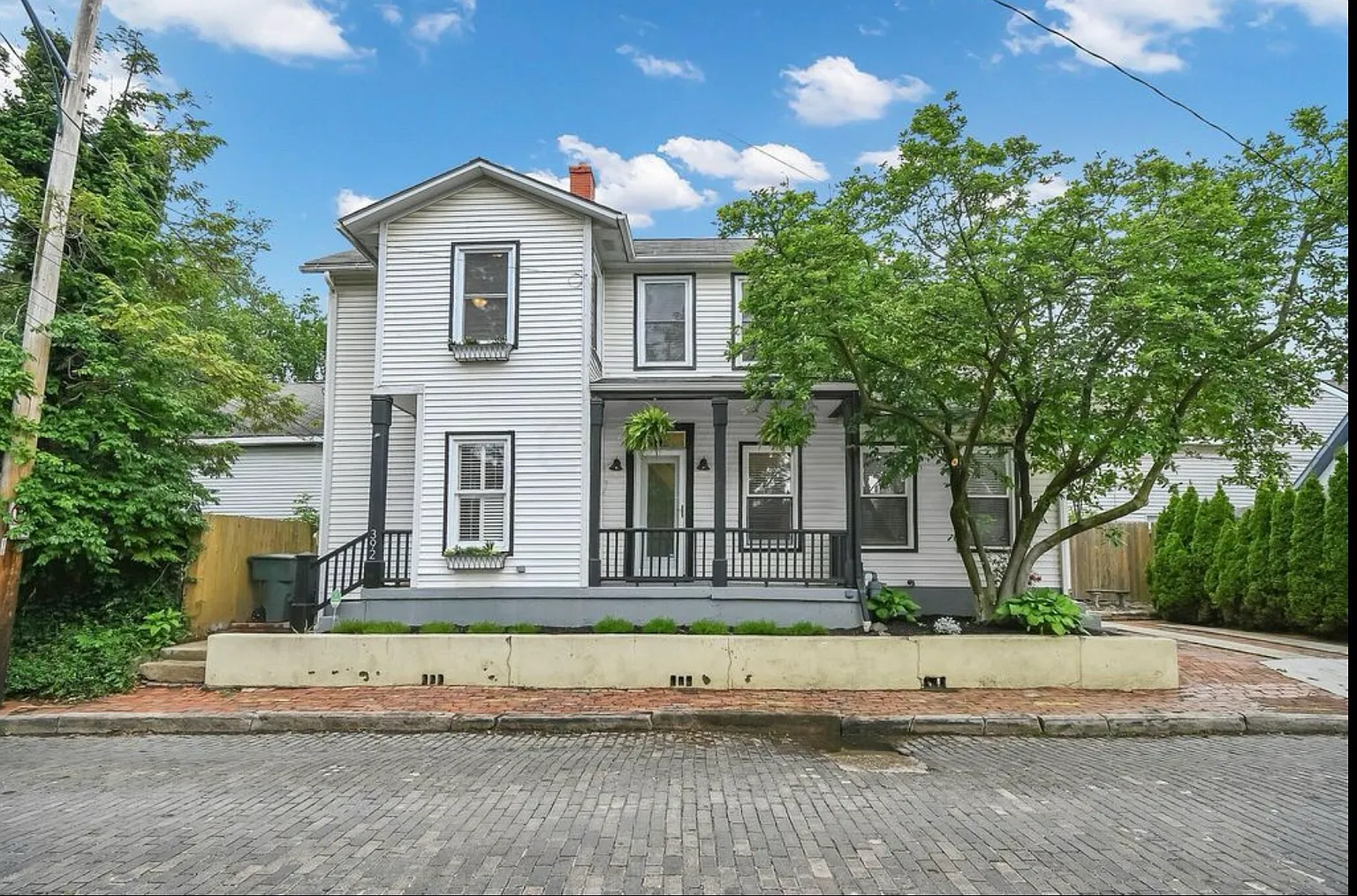 392 Jackson St photo 1