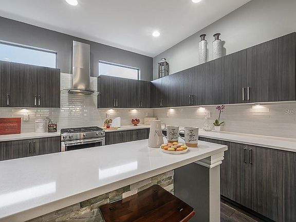 5th image of 306 Delmar Ter S