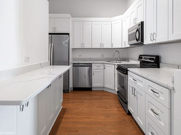 2nd image of 4751 N Artesian Ave APT 302