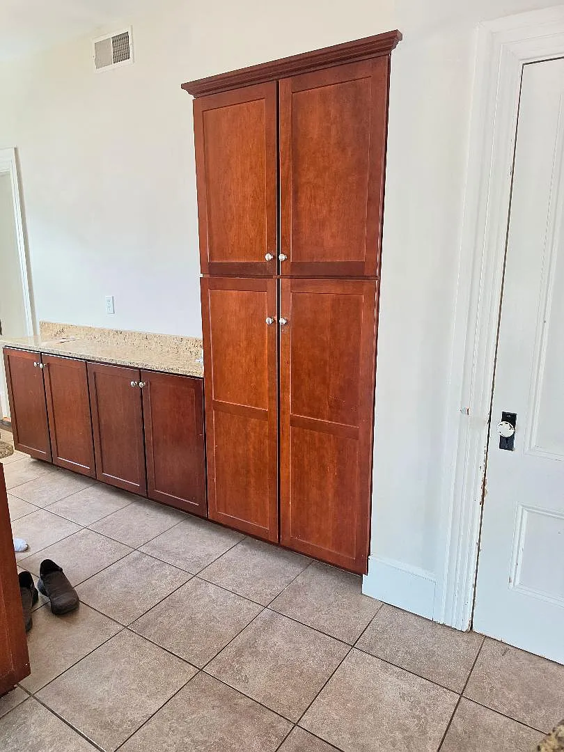 6 bed, 3000 sqft, $5,550 — Photo 3