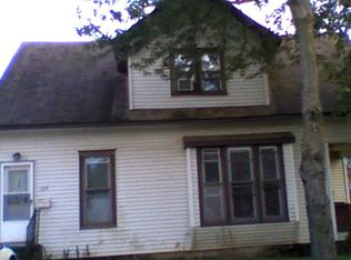 104 W Wisconsin St, Oblong, IL 62449