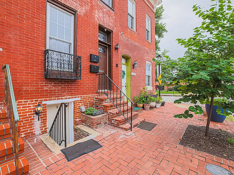 1020 W Barre St #A — Photo 2