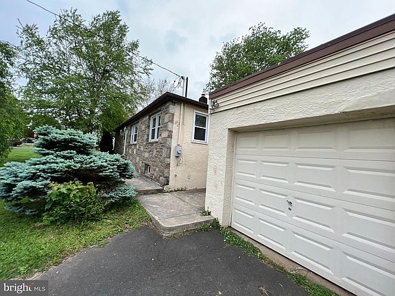 2nd image of 428 Woodland Ave