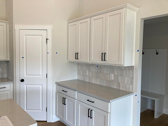 5th image of 3774 Reserve Dr SW