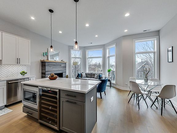 3rd image of 3124 N Central Park Ave #201
