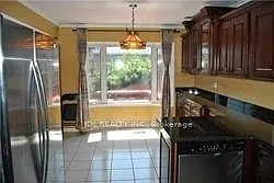 87 Strathmore Dr — Photo 2