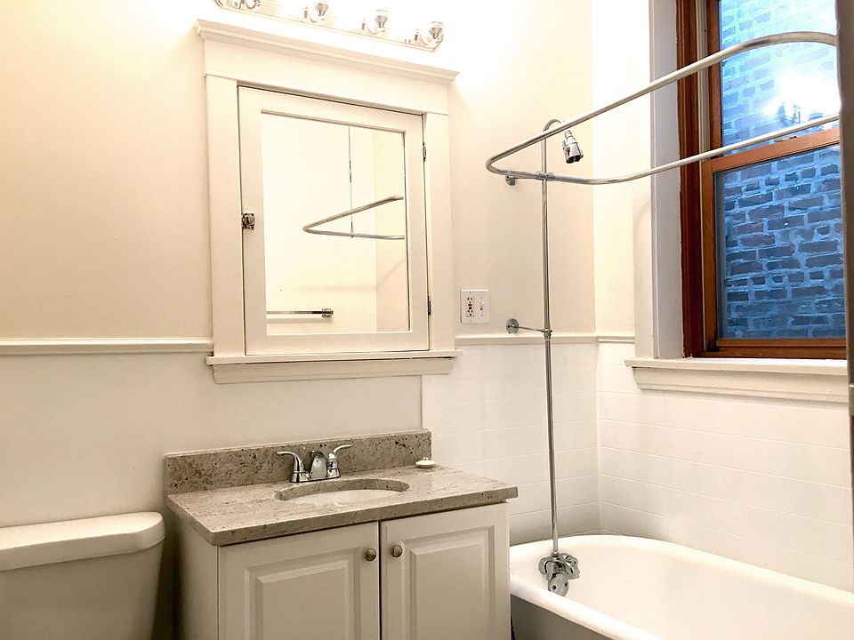 1st image of 5443 S Kenwood Ave APT 3