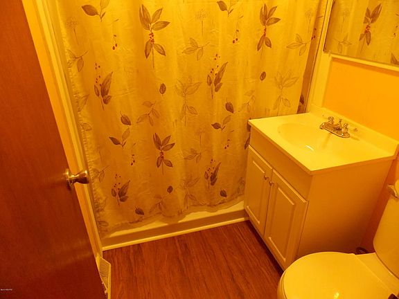 4th image of 906 N Gaylord Ave