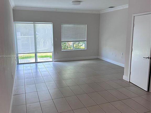 3rd image of 515 NE 121st St