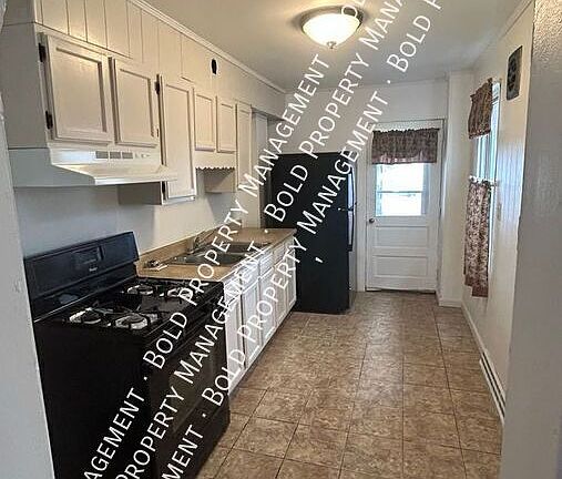 4th image of 512 Maple St